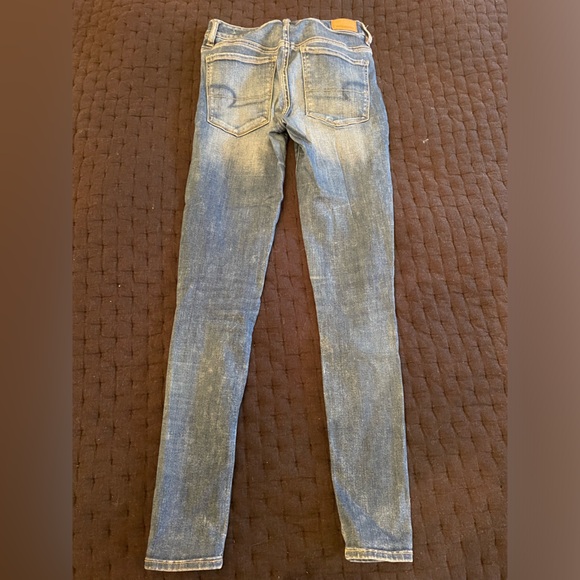 American Eagle high rise jeans - Picture 2 of 4